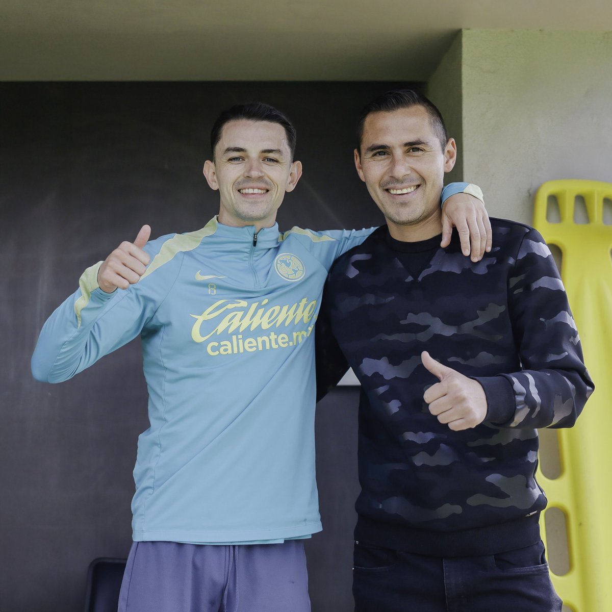 La foto de Álvaro Fidalgo y Paul Aguilar, leyendas del América🥹💛