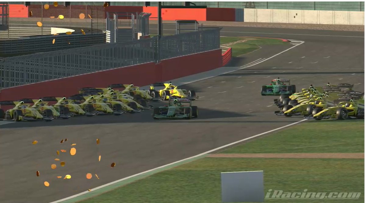 Hoy en la #Photoleague se homenajea a Eddie Jordan, un icono de la Fórmula 1, antes de la carrera de F1.

La captura es del directo de <a href="/photoracertv/">PhotoRacerTV 🐝</a> , un placer ser líder de uno de los equipos presentes en el homenaje. Ahora a correr y a ganar!