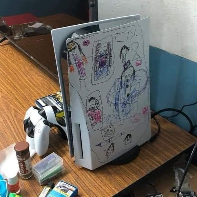 violetmelissa86's tweet photo. How would you react if your kids did this to your ps5? https://t.co/xeyiciWHCY