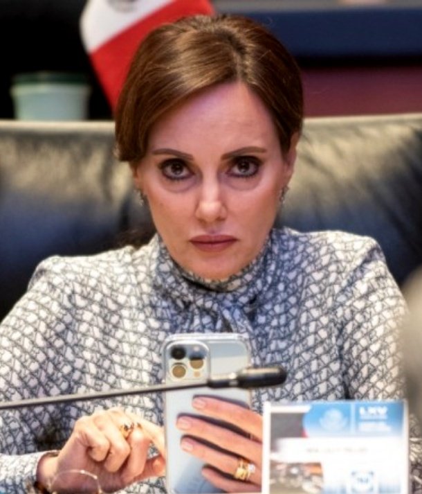 FreddyOliviery's tweet image. ¿Por qué @LillyTellez le tiene tanto odio a @AndreaChavezTre?

Es fácil, #Andrea tiene todo lo que #Lilly siempre deseó y nunca tuvo, ni tendrá: 

#Andrea es joven con ideales, es cercana al pueblo y la gente la ama, apoya diariamente a su natal Chihuahua, ha ganado elecciones y…