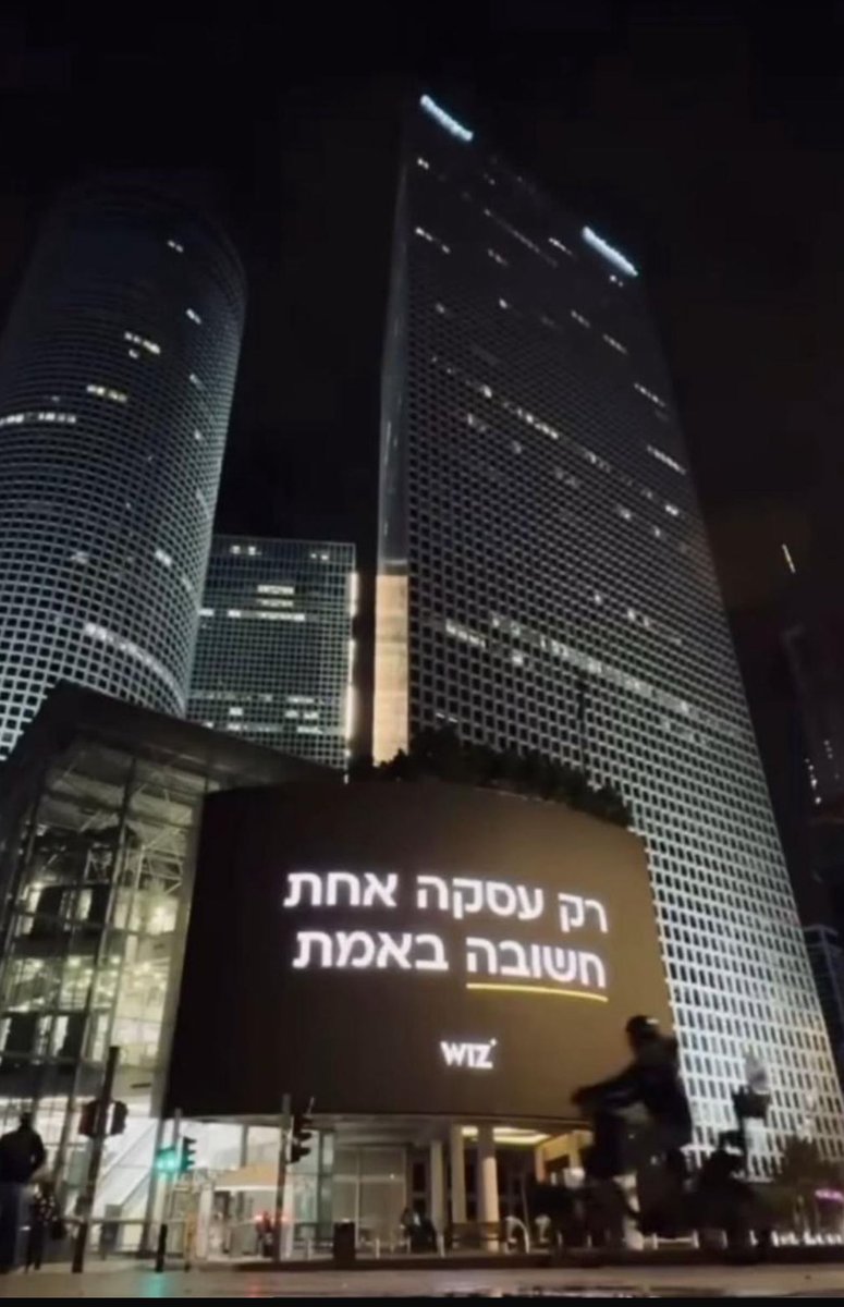 grolnik's tweet image. כבוד גדול לאסף רפפורט, ינון קוסטיקה, עמי לוטביק ורועי רזניק.  
מול שתיקת הכבשים של רוב בעלי ההון בישראל בשנה האחרונה  - יש לקוות שנולדו השבוע לא רק 4 מיליארדרים חדשים אלא גם פטריוטים שלא מפחדים לעמוד מול מכונת הרעל ושלטון הרשע