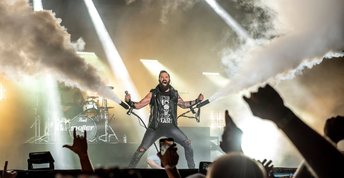 ListenIowa's tweet image. NEW! Revolution Calling: Our interview with Skillet frontman John Cooper. The band will headline Winter Jam 2025 this Friday at Wells Fargo Arena in Des Moines.  
buff.ly/FqlQSv5 
@iaeventscenter @skilletmusic @johnlcooper