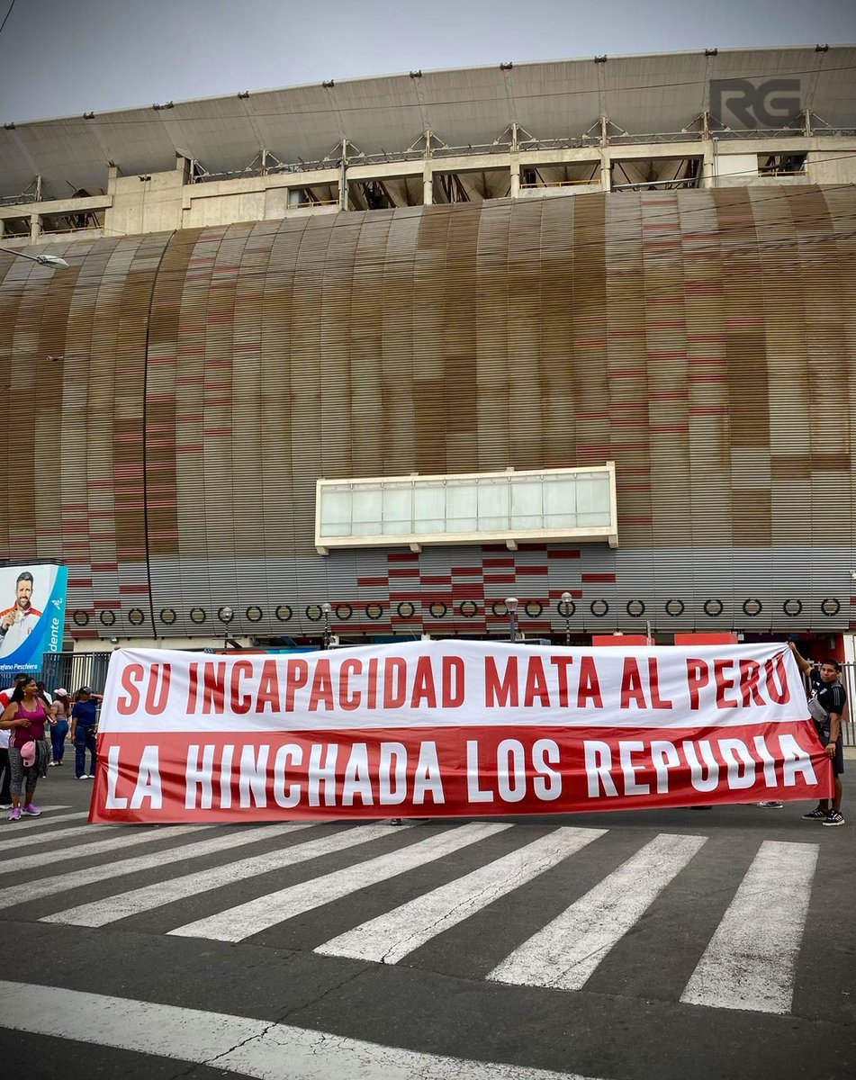 AlexFebrero_'s tweet photo. Lo mejor que verás hoy día en el partido de Perú ✊🏻🇵🇪 https://t.co/rPOF7WSJqY