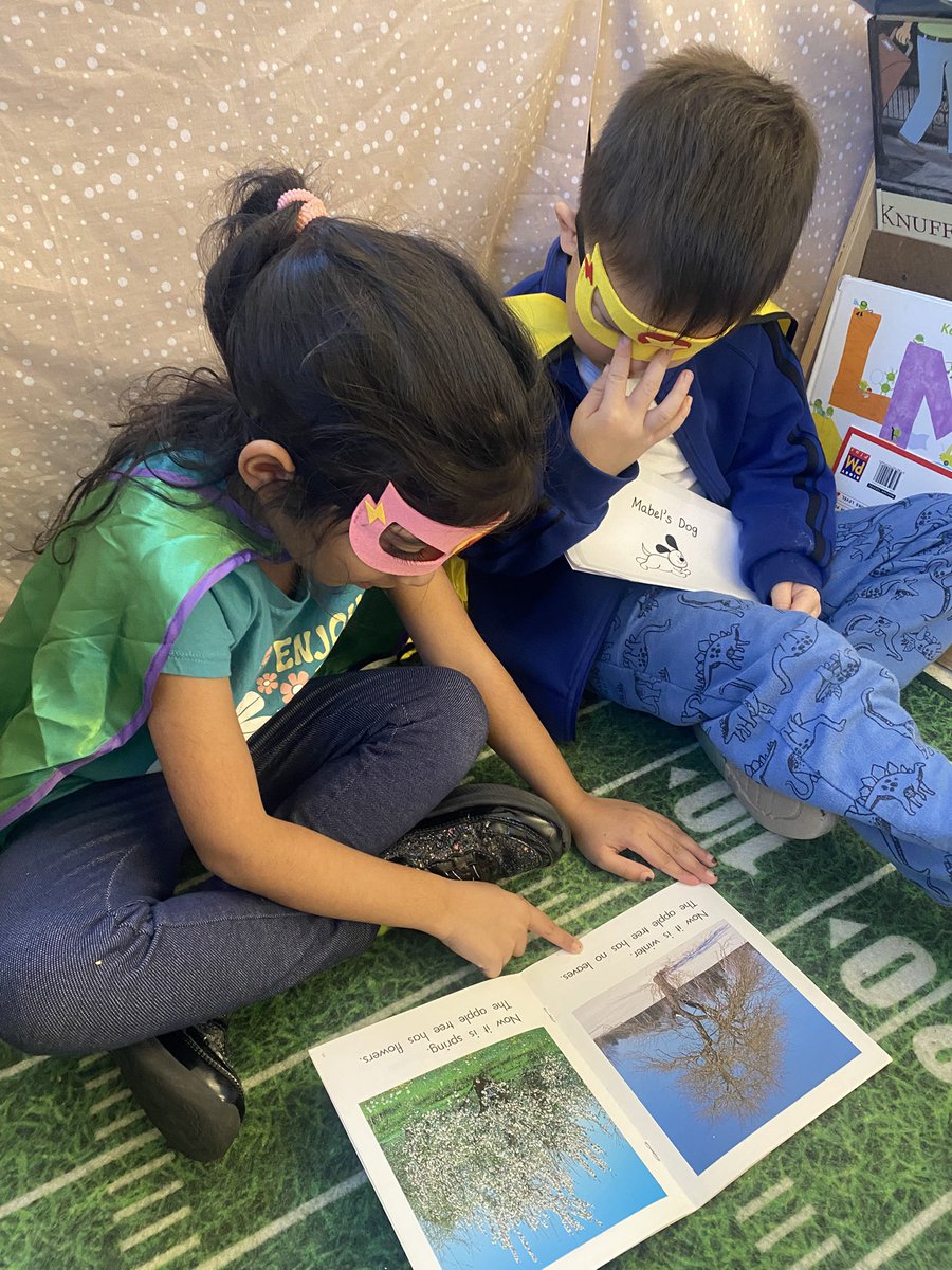 ms_vento12's tweet image. Super readers are enjoying their capes & masks while diving into JRR’s. Some friends are also reading choice books that they have book shopped for! @LPSLiteracyK5 @saracallejalit @HarringtonHAWKS 🦸🏽♂️🦸🏻♀️🦸🏼