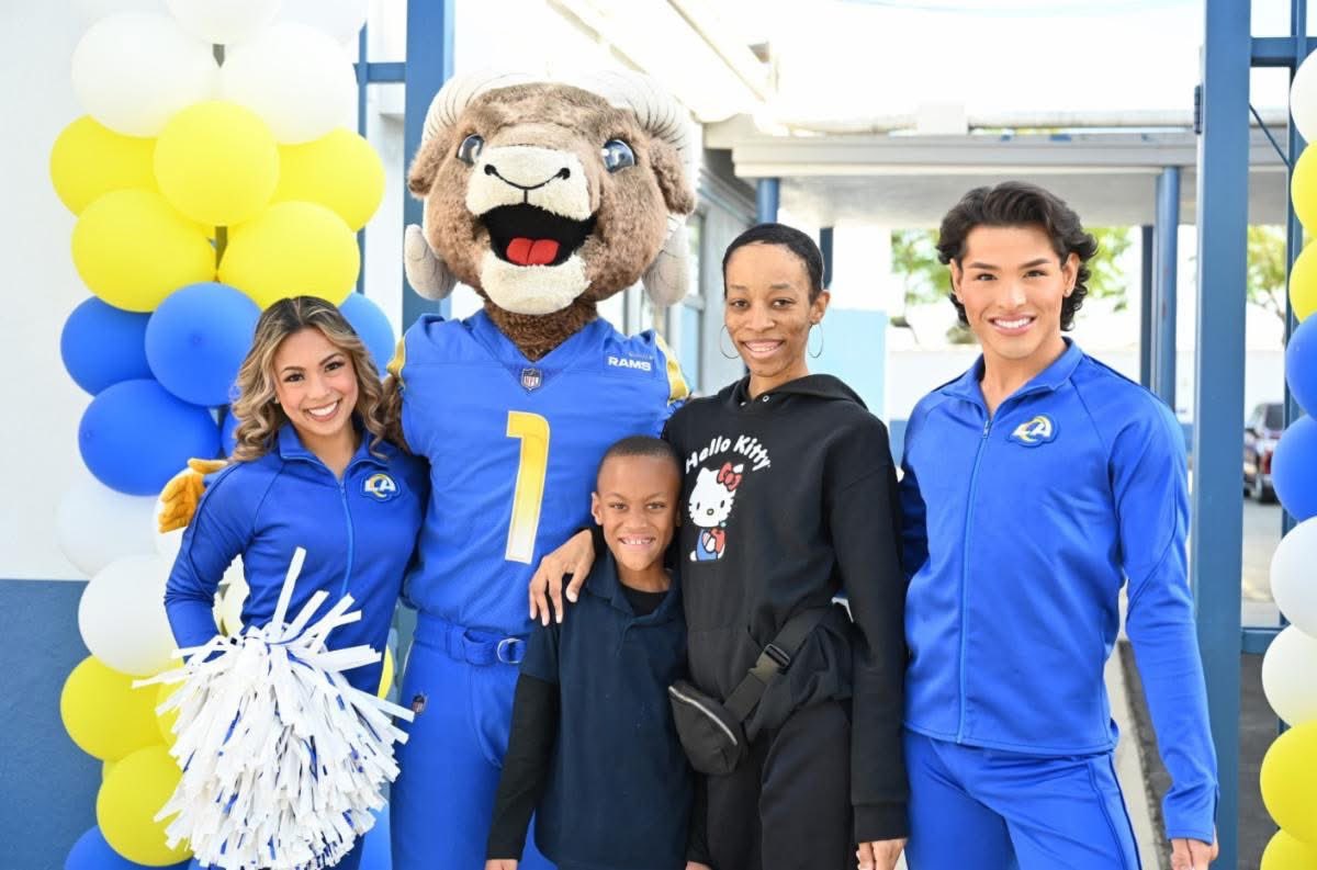 INGUSD's tweet photo. IUSD hosted a tour of Kelso School’s future campus, formerly Warren Lane, set to open in 2025-26. Students explored new spaces, while families connected with district leadership to learn about upcoming programs. https://t.co/rwLNBg03Yj