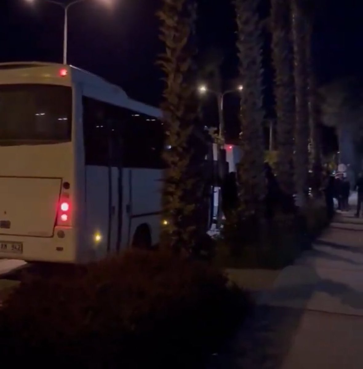 #SONDAKİKA | 

Antalya'da sokağa çıkarak provakatörlük yaptıkları belirlenen 50'den fazla eylemci, 

Akdeniz Üniversitesi kampüsünden paketlenerek gözaltına alındı.

50 kişinin öğrenci olmadığı ortaya çıktı !

Belediyelerimiz tarafından fonlanan sayfaların paylaşımlarına dikkat!