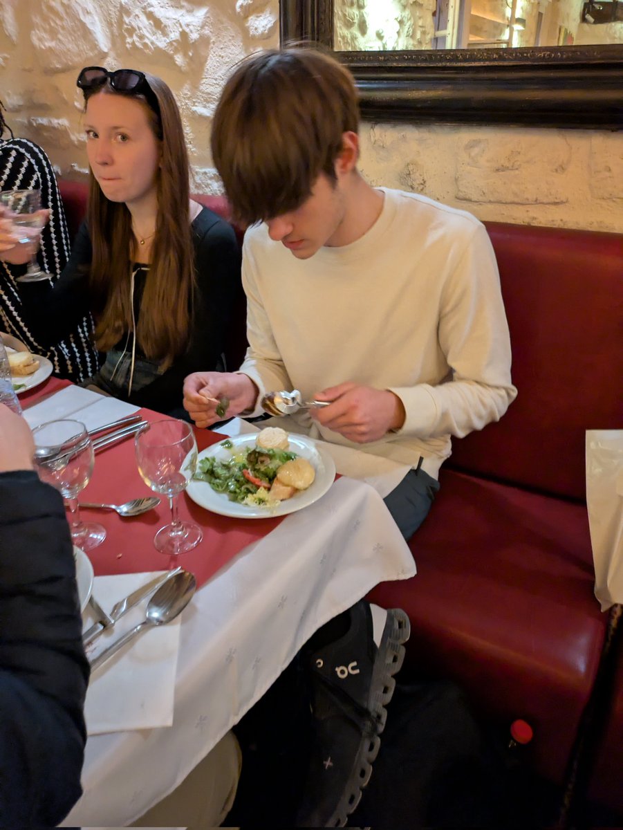 FrExchange's tweet photo. This evening, we had a very French bistro meal of escargot 🐌, boeuf bourguignon and chocolate mousse! https://t.co/xZrBzLl018