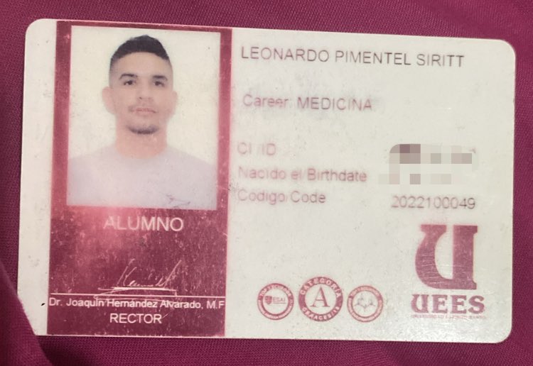 Hola, soy Leonardo Pimentel Siritt, llevo 3 años siendo estudiante de la facultad de ciencias de la salud, les adjunto una foto de mi primer carnet, específicamente del código estudiantil, lo que funciona como una cédula ante las autoridades universitarias