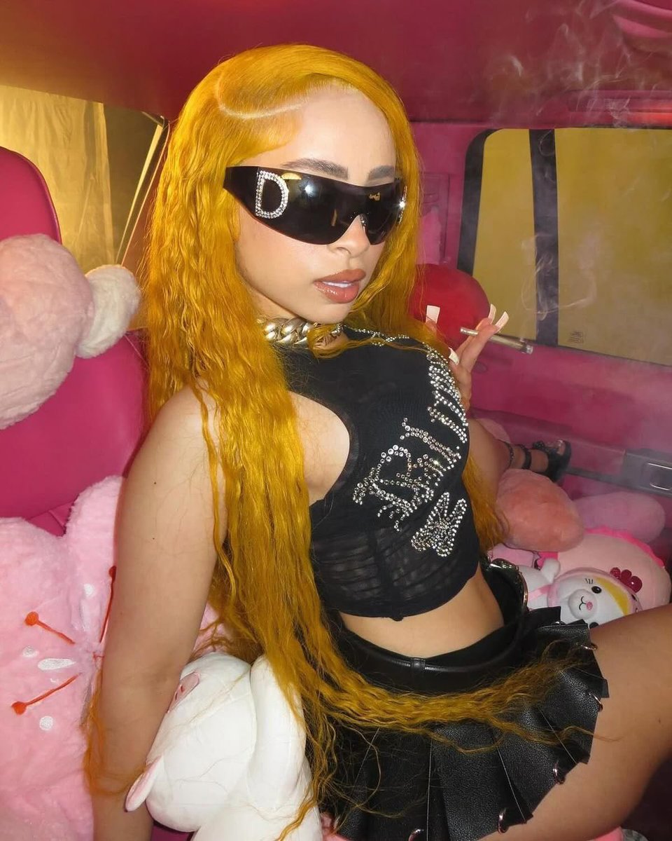 bihimpackin's tweet image. ice spice proving she has a spot in female rap (🧵)