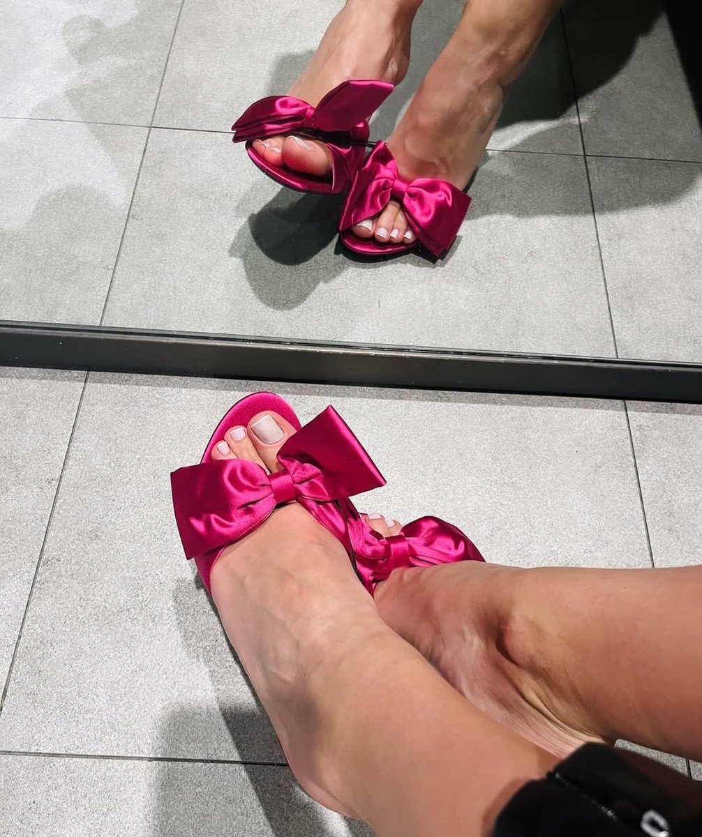 FootandFeet8's tweet photo. #feet #foot
#podolatra 
#pés #pé #pesfemininos #pesdelicados
#pedemulher #solas
#solinhas
#Packsavenda #podolatria
#podolatras #packdopezinho
#prettyfeet #nicefoot https://t.co/0EAjf9ohgl