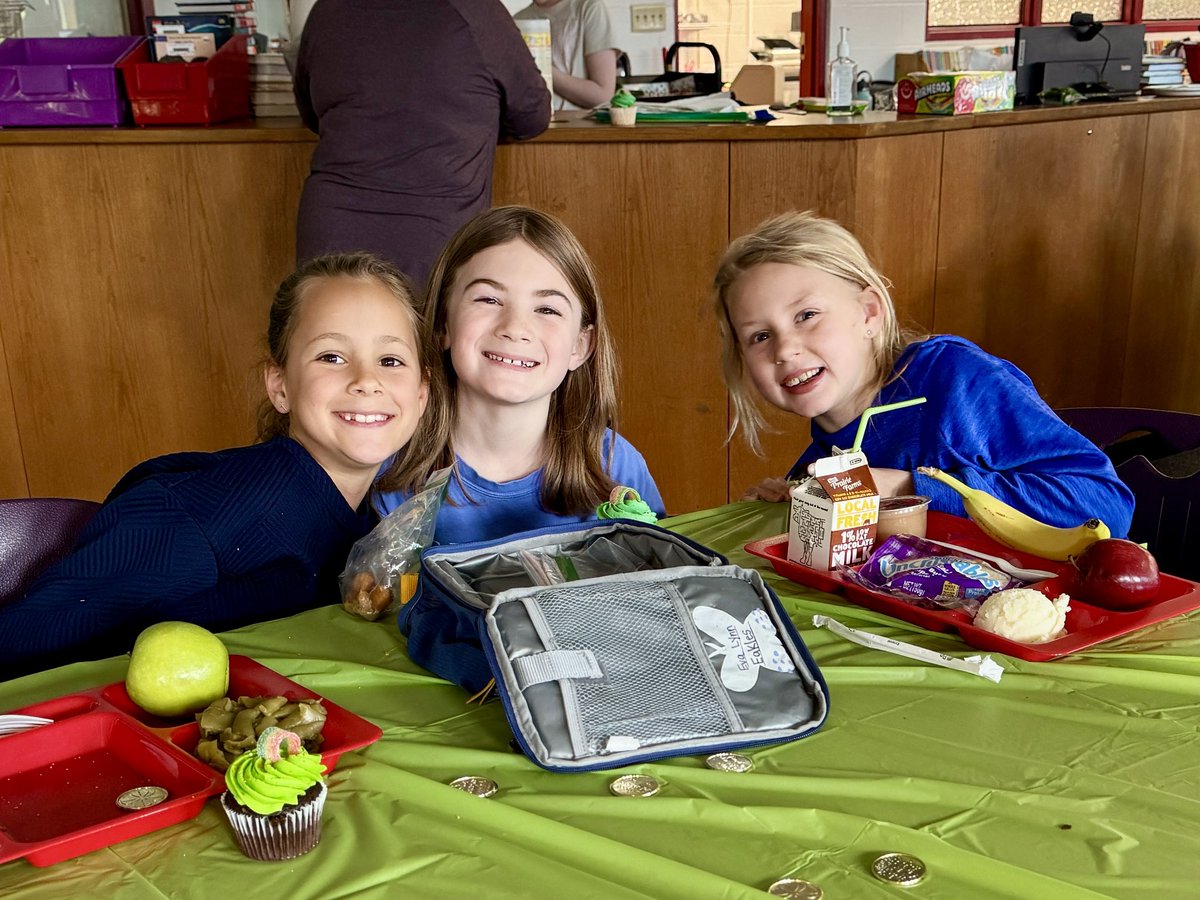 Leslie Ryan Cherry tweet media