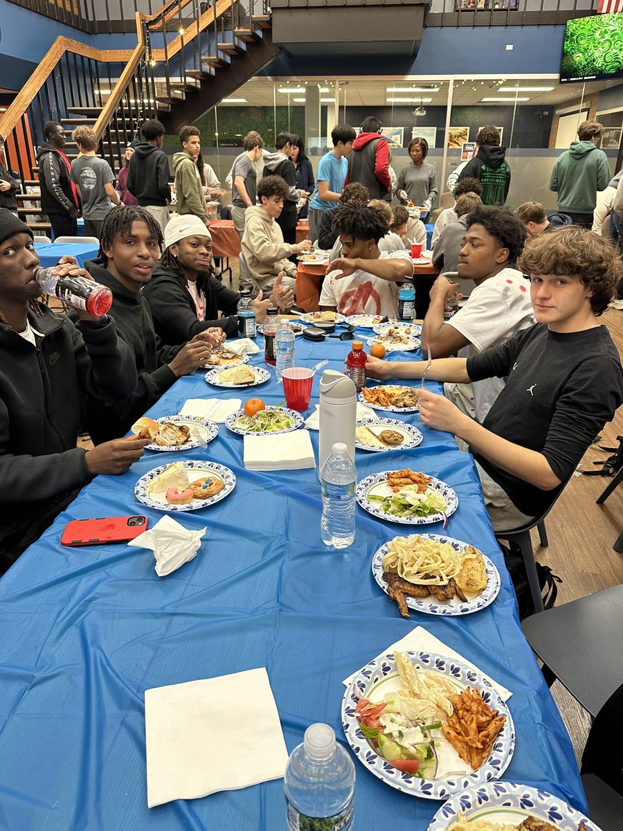 NnhsTrack's tweet photo. A HUGE thank you to our track and field parents for set up &amp; serving and Nicky’s for feeding our full program for tonight’s team dinner! https://t.co/FoIehI1tuP