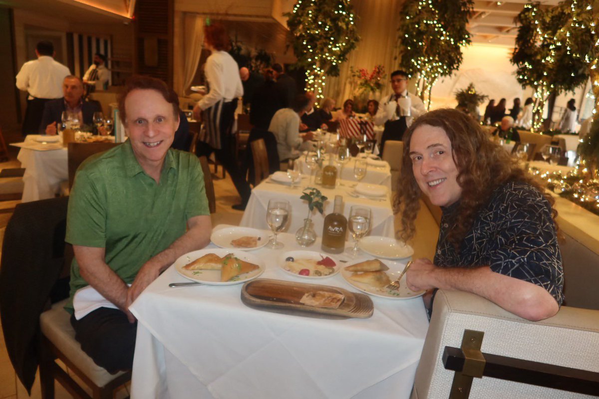 2000inch's tweet image. In case you missed it yesterday... Episode 254” is available now!
@alyankovic’s childhood friend Mike Solton returns in part two of his interview with Dave and Ethan.
2000inch.com/episode-254
#WeirdAl #WeirdAlYankovic #WeirdAlPodcast #podcast #2000inch #gillandchill #staycheesy