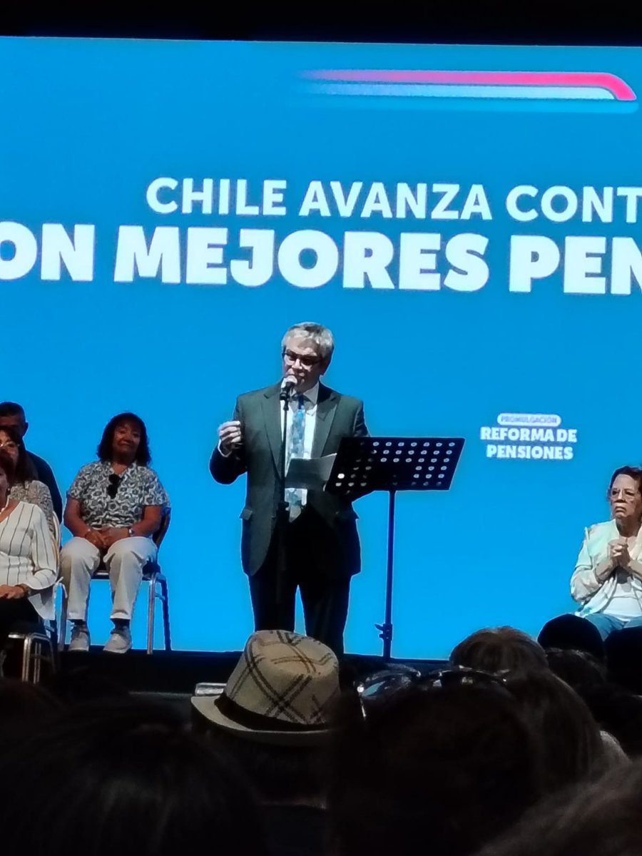 ‼️Hoy una delegación de <a href="/fenassap/">FENASSAP</a> participó en el acto de promulgación "Ley Reforma de Pensiones".
✔️Actividad encabezada por el pdte <a href="/GabrielBoric/">Gabriel Boric Font</a> y con participación de autoridades <a href="/mariomarcelc/">Mario Marcel Cullell</a> <a href="/Min_Hacienda/">Ministerio de Hacienda</a> <a href="/jeannette_jara/">Jeannette Jara Román</a> <a href="/MintrabChile/">Trabajo y Previsión Social</a> entre otras
👇
#mejorespensiones