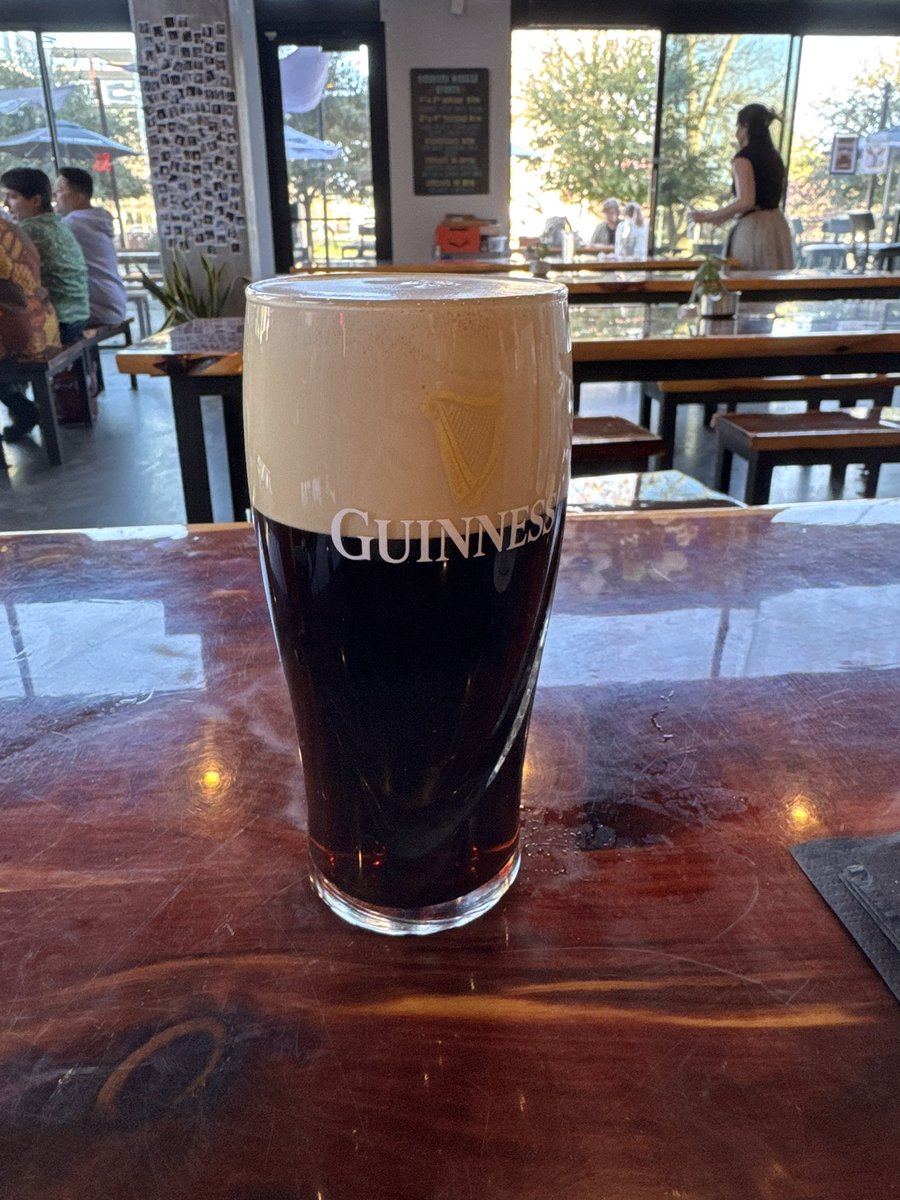 Your boy is an absolute pro at splitting the G