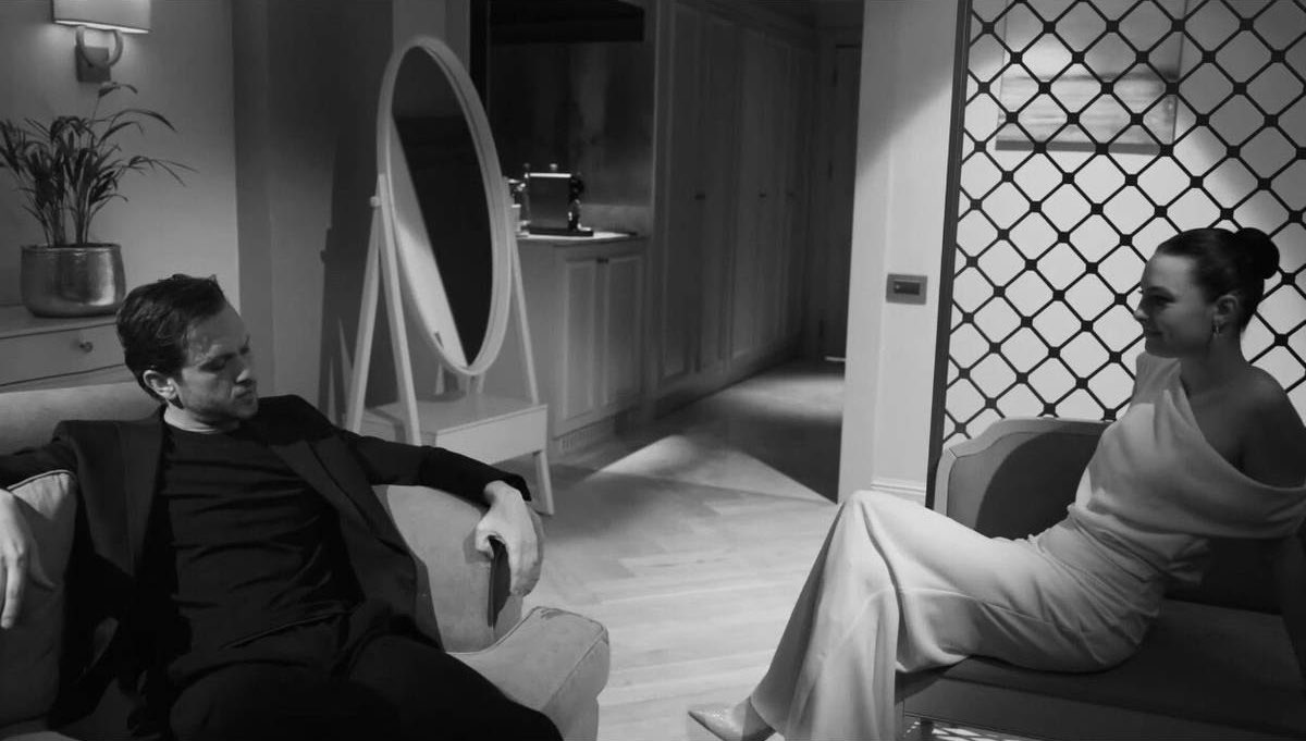 “أسوأ خسارة قد يواجهها رجل هي امرأة أحبّته بصدق، صبرت على أخطائه، غفرت زلّاته، وانتظرته طويلًا… لكنه لم يدرك قيمتها إلا بعد فوات الأوان.”
#Deha #imdev