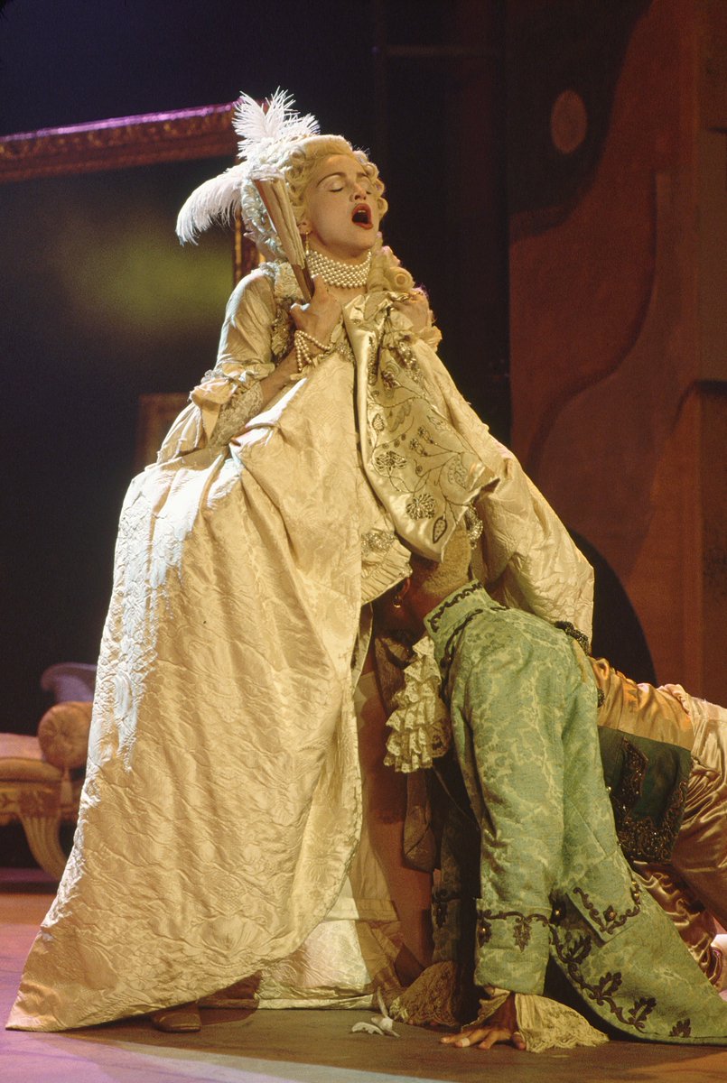 MTV Video Music Awards
4K

[1990]