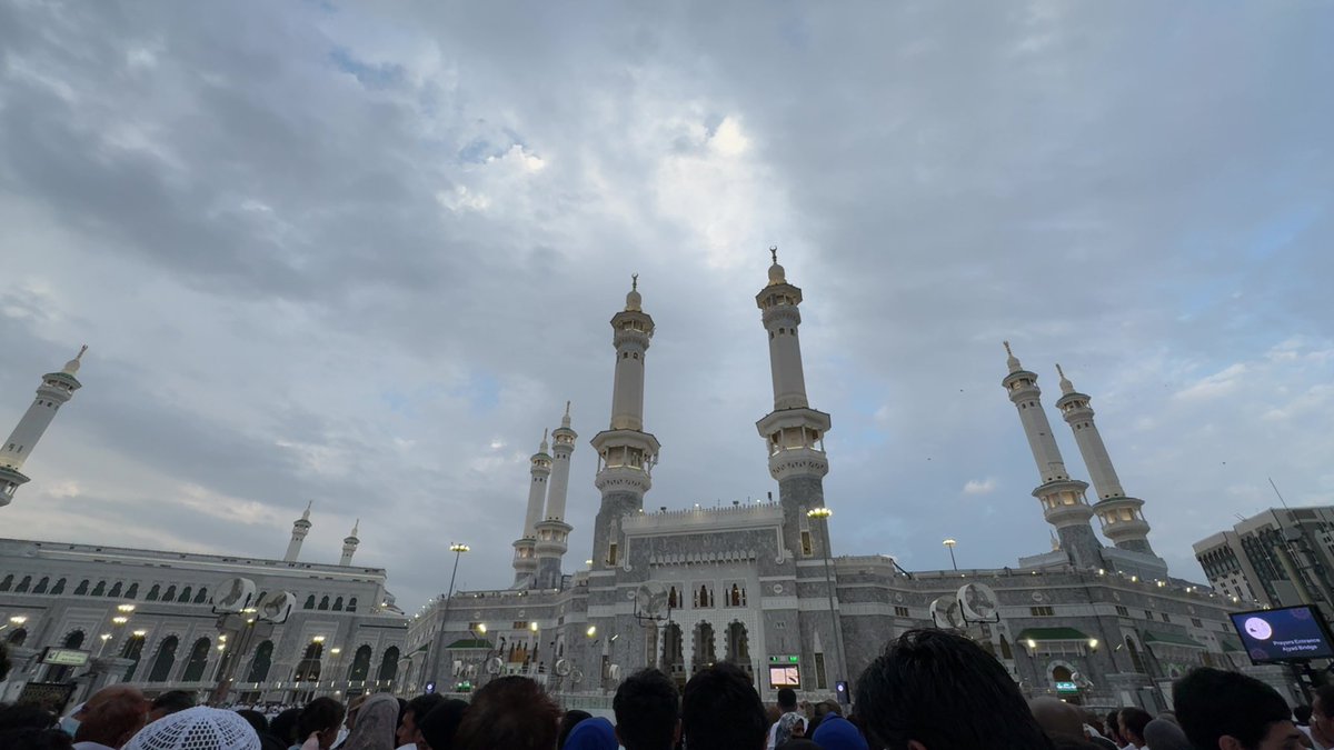 mphynerd's tweet image. لبيك اللهم عمرة 🤍