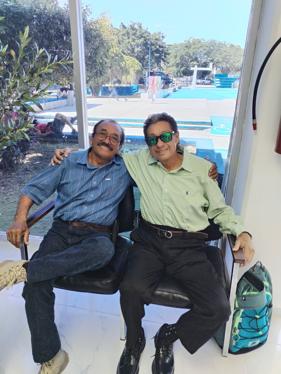 mapachestec's tweet image. #FraternidadMapache
Con un distinguido  #MapacheAcadémico
Siempre un gusto saludar al Colega Dr. Ing. #ModestoEkSolís
#RadarMapache en acción de #SurANorte
#FraternidadMapache
Siempre unidos con #EducaciónContinua al servicio del Estado.
@omaralpuche
@egresadostec
@arquitecto_mx