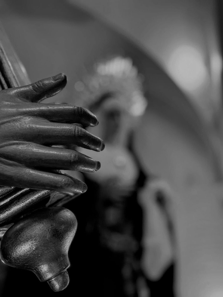 Recordad las maravillas que hizo el Señor.

Hoy es Viernes del Señor.

#SeñordeCasariche 
#ProtectorPerpetuo 
#NazarenoyEsperanza 💜⚓💚