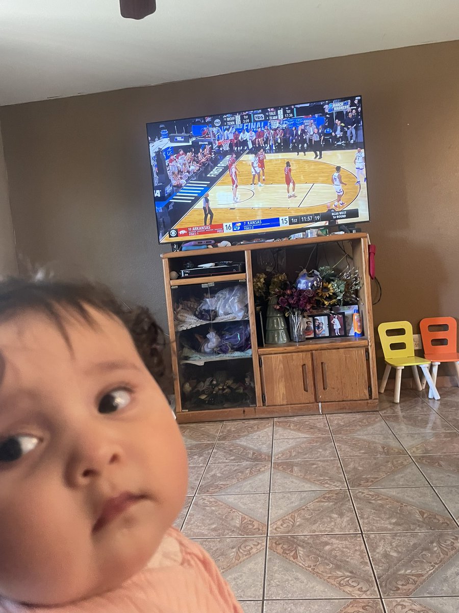 209_Raider's tweet photo. Explaining #MarchMadness to my daughterโฆ.#letsgojayhawks https://t.co/B9eCJFZNEd