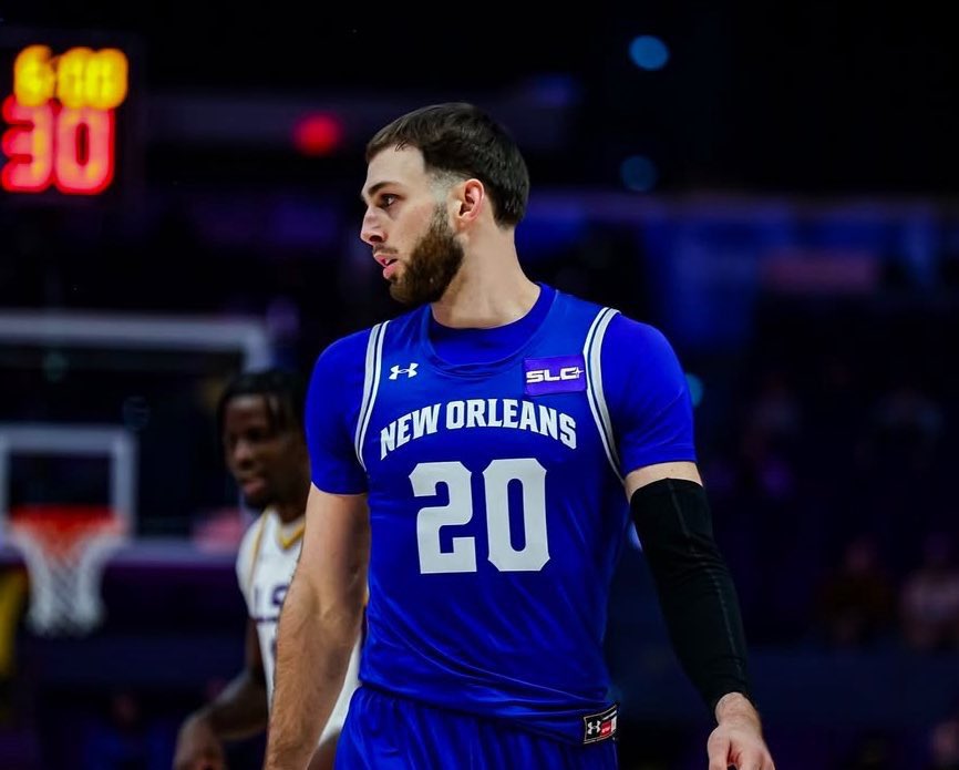 PortalUpdates (@portal_updates) on Twitter photo New Orleans senior Luke Davis <a href="/LukeDavis43/">Luke Davis</a> is currently available in the transfer portal.
The 6'9โ forward appeared in 30 games, averaging 3.9 points, and 4.0 rebounds in 15.7 minutes per game.
Davis averaged 11.5 points and 8 rebounds per game in the final 6 games of the New Orleans senior Luke Davis <a href="/LukeDavis43/">Luke Davis</a> is currently available in the transfer portal.
The 6'9โ forward appeared in 30 games, averaging 3.9 points, and 4.0 rebounds in 15.7 minutes per game.
Davis averaged 11.5 points and 8 rebounds per game in the final 6 games of the