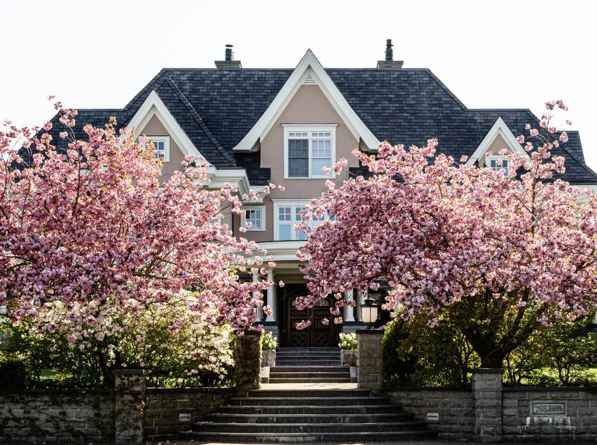 Spring has sprung! At Cadia, we’re ready to help your roof bloom with a free inspection — keep your home fresh and leak-free this season. Happy first day of spring 🌿