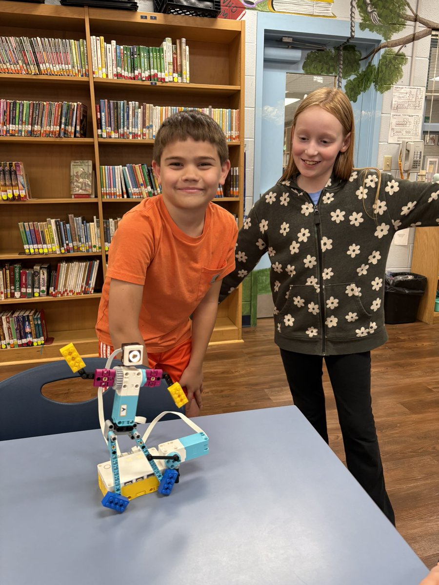 North Lee School tweet media