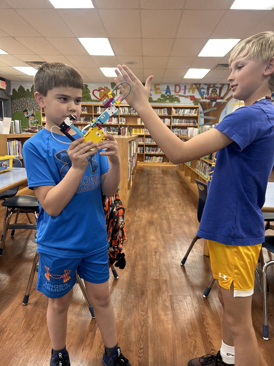 North Lee School tweet media