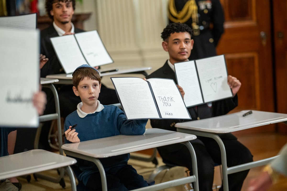 The White House (@whitehouse) on Twitter photo 🍎🇺🇸 <a href="/POTUS/">President Donald J. Trump</a> is bringing education back to the STATES.
“Everybody knows it’s right. We have to get our children educated. We’re not doing well with the world of education in this country and we haven’t in a long time.” – President Donald J. Trump 🍎🇺🇸 <a href="/POTUS/">President Donald J. Trump</a> is bringing education back to the STATES.
“Everybody knows it’s right. We have to get our children educated. We’re not doing well with the world of education in this country and we haven’t in a long time.” – President Donald J. Trump