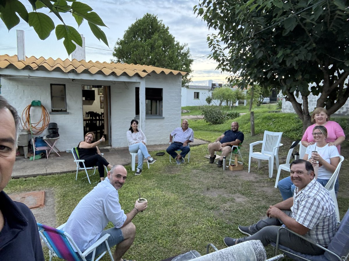 Recorriendo el interior del Departamento, candidatos Alcalde de Chapicuy y Cerro Chato.
En Paysandu Colorado vota Colorado. <a href="/PartidoColorado/">Partido Colorado</a> <a href="/UJReformistas/">UJR</a> <a href="/AndresOjedaOk/">Andrés Ojeda</a> <a href="/RobertSilvaUy/">Robert Silva</a> <a href="/GustavoZubia/">Gustavo Zubia</a>