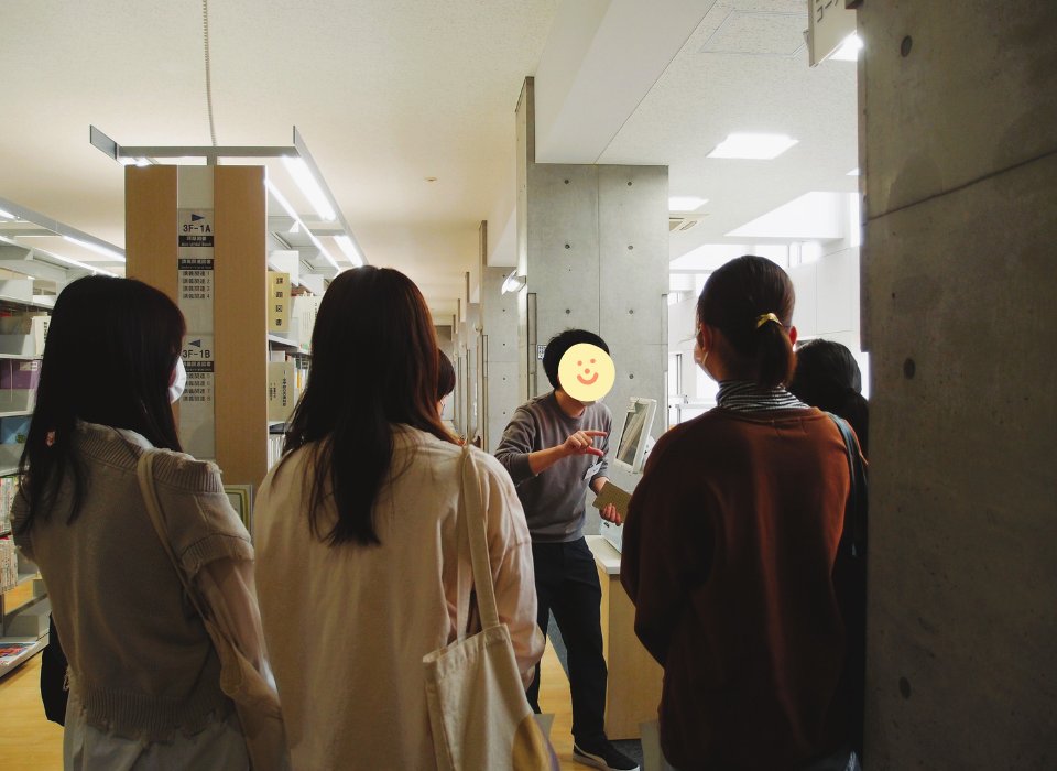 昨日は本学中期試験の合格発表でしたね。合格された方おめでとうございます🌸
大学図書館では、図書館の使い方ガイダンスに加えイベントも行っています。
図書館はどなたでも入れますので、入学前にもぜひいらしてください😄
#春から都留文 　#春から都留文科大学