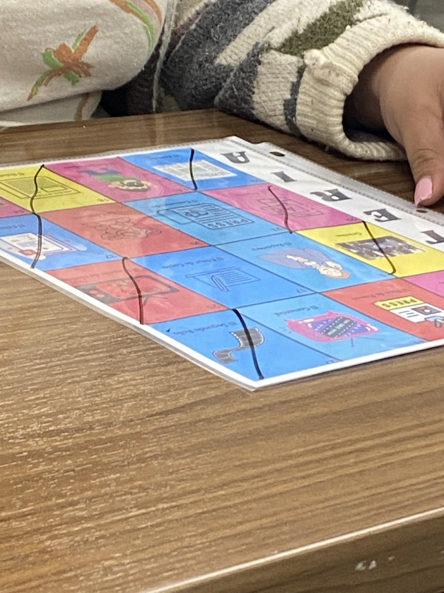 Hanging out with <a href="/UNT_NAHJ/">UNT NAHJ</a> tonight. It’s loteria night, and it’s getting competitive!