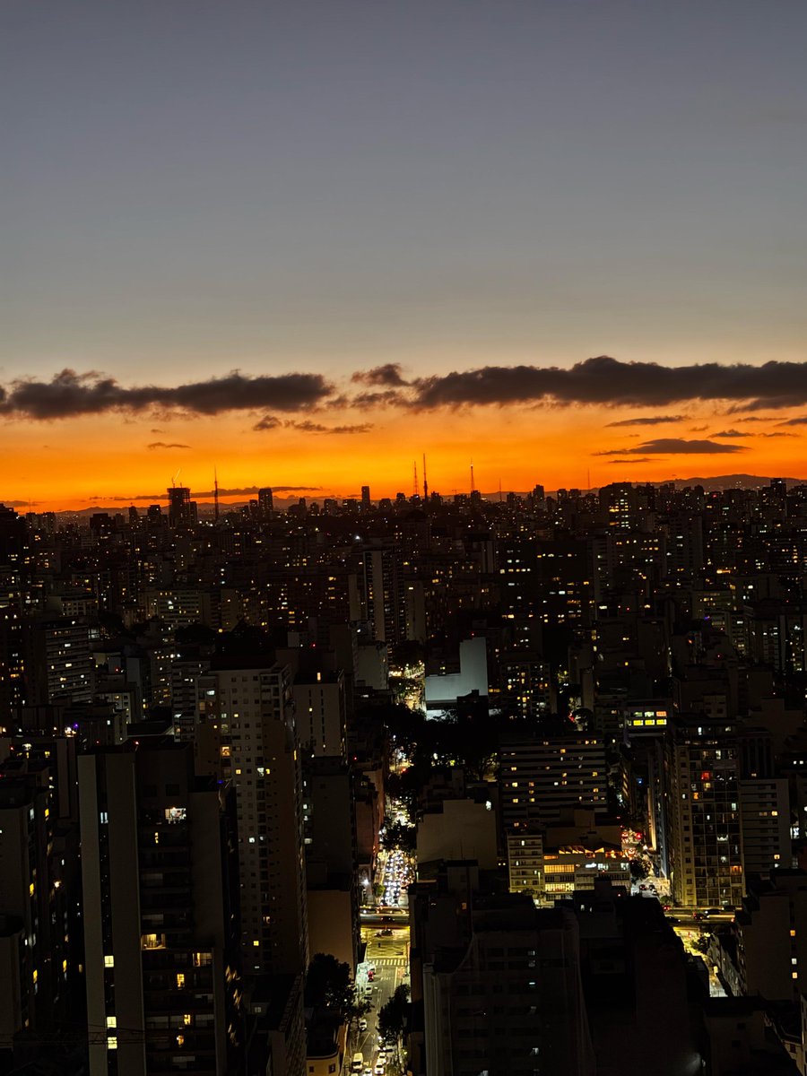 _srta_lua's tweet image. Sou apaixonada pelo pôr do Sol de SP da janela do meu escritório ❤️