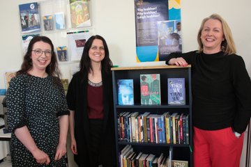 Gearóidín Uí Laighléis (@gearoidinuil) on Twitter photo Seoladh Tóg Leabhar! Fág Leabhar! Léigh Leabhar! inné sa Seomra Caidrimh ar Champas Phádraig <a href="/Caoimhe_NicL/">Caoimhe Nic Lochlainn</a>
Tionscnamh iontach- GRMMA Dr Caoimhe Nic Lochlainn, Siobhán Seoighe, Eilís O'Neill! Seoladh Tóg Leabhar! Fág Leabhar! Léigh Leabhar! inné sa Seomra Caidrimh ar Champas Phádraig <a href="/Caoimhe_NicL/">Caoimhe Nic Lochlainn</a>
Tionscnamh iontach- GRMMA Dr Caoimhe Nic Lochlainn, Siobhán Seoighe, Eilís O'Neill!