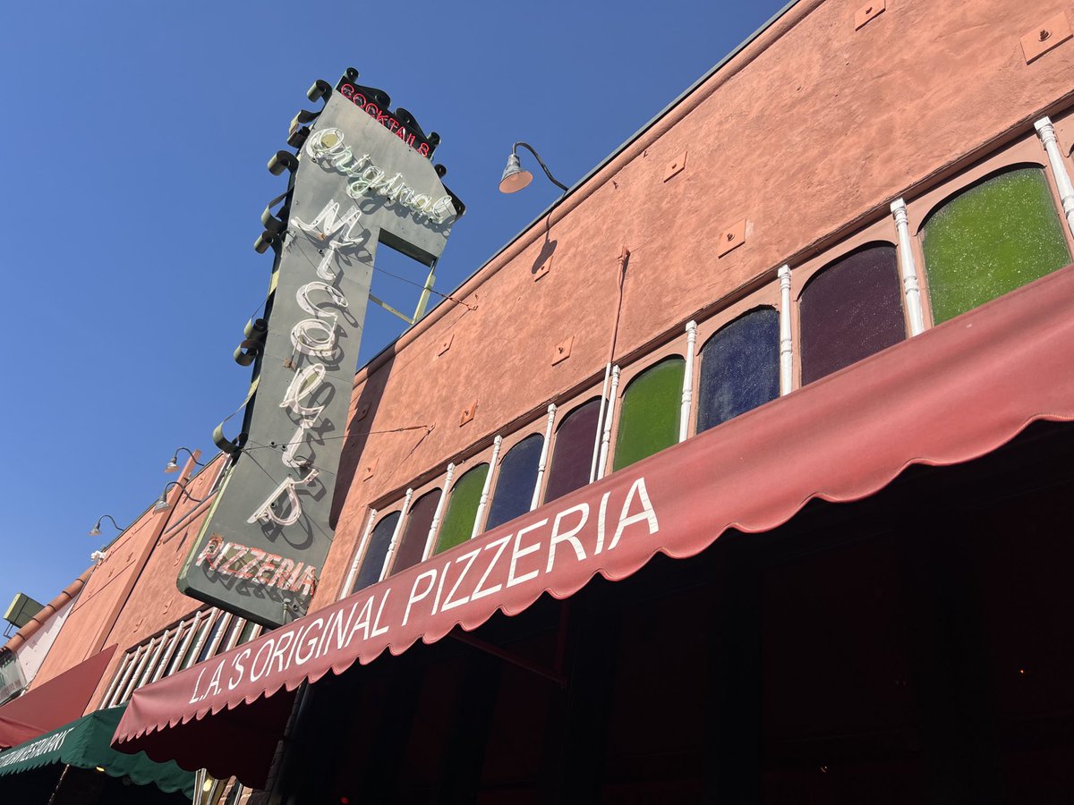 LaurasMiscMovie's tweet photo. Kicking off opening night of the Noir City Hollywood Festival at Miceli’s!
#NoirCityHollywood #Micelis https://t.co/t81ricfUEN