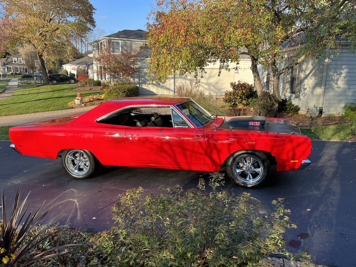 DougHarrison44's tweet photo. @lippyent This one! 69 Road Runner! https://t.co/dkSeHaEVYE