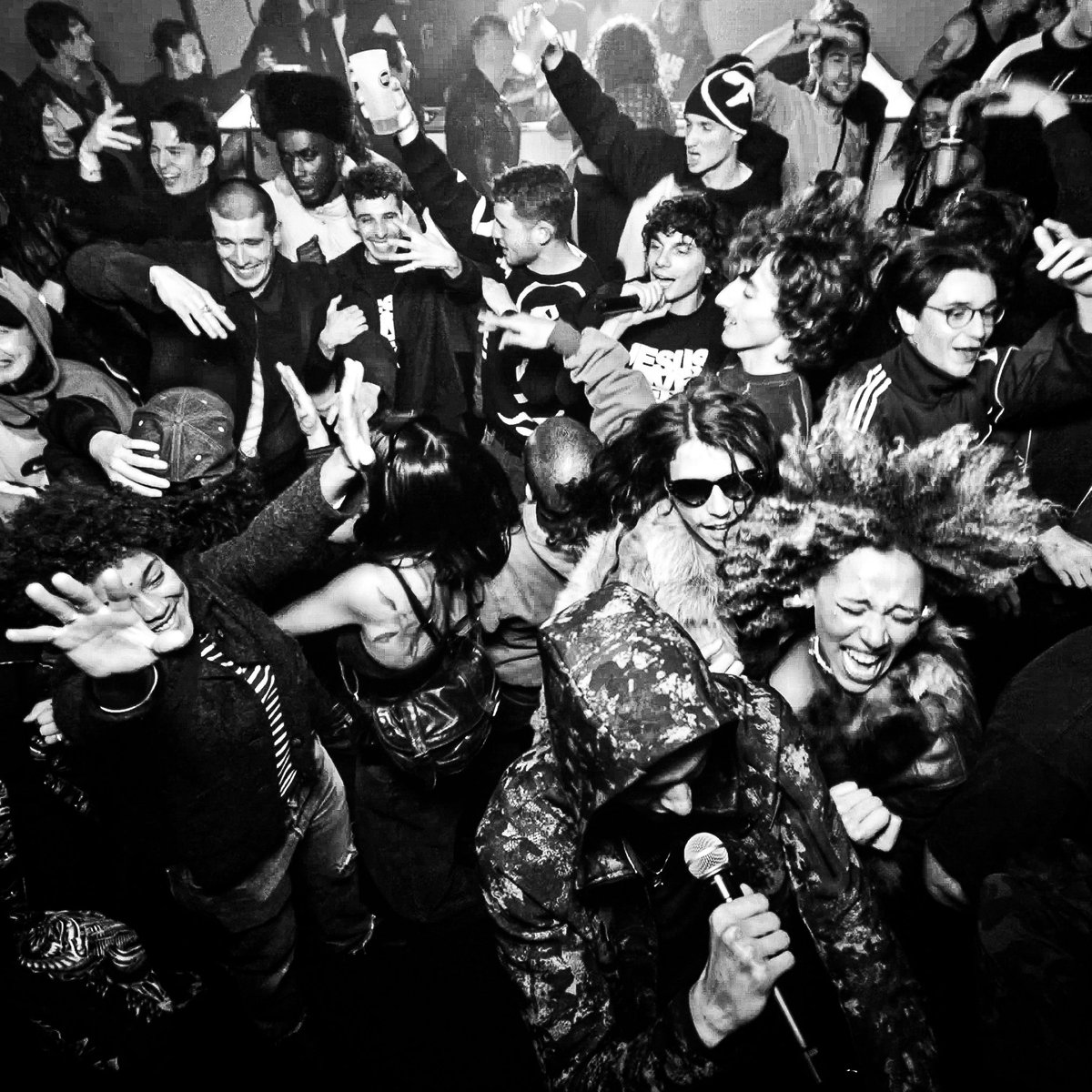 135utc's tweet image. DRY FICTION 💿
13 TITRES 
3 ANS DE CHARBON, C DEHORS 
#DRYMUSICONLY