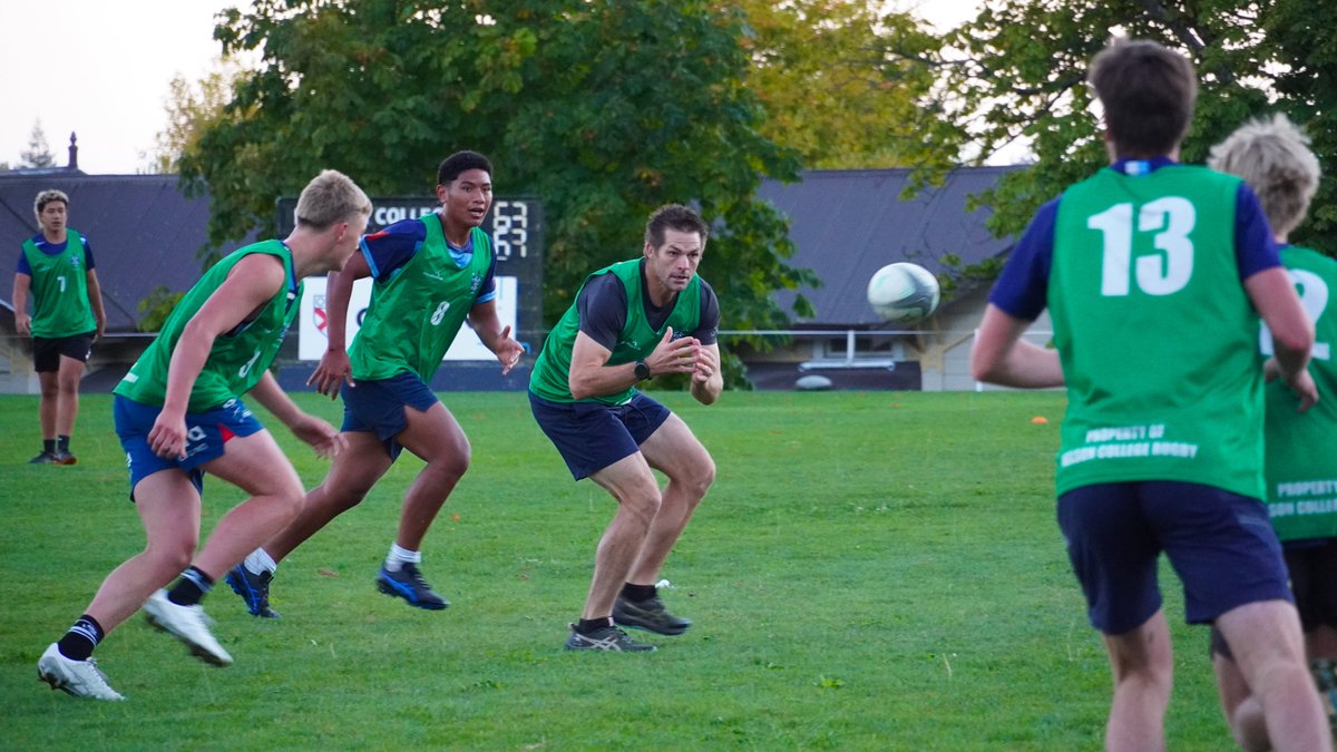 NelsonCollege's tweet photo. Today our school got a visit from a Kiwi legend. Former @AllBlacks  and @WestpacNZ ambassador Richie McCaw hit the front field early this morning to share some tips with our 1st XV Squad before answering questions from students in the packed assembly hall. https://t.co/icctWKfJrf