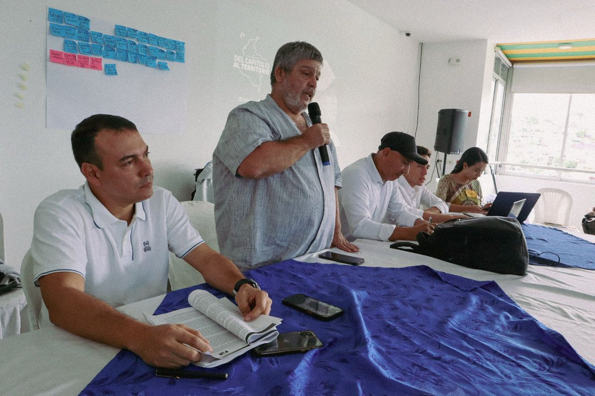 📍Hoy estuvimos en #Florencia, #Caquetá, en el evento "Del Capitolio al Territorio", un espacio clave para dialogar sobre el futuro del departamento. Junto a los representantes <a href="/crisavendanof/">Cristian Avendaño</a> , <a href="/AlbanComunes/">Luis Alberto Albán Urbano</a> <a href="/DaniloPimiento/">Hugo Danilo Lozano Pimiento</a> , abordamos temas fundamentales para la convivencia y el