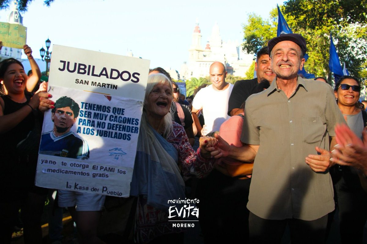 movevitamoreno's tweet photo. Mientras el gobierno avanza con ajuste y represión, nosotros respondemos con organización y amor. Salimos a la calle a defender a nuestros jubilados porque sabemos que la lucha es colectiva.

@marielfmoreno1 
@NoeSaavedraDip https://t.co/xO7BdaYK9M