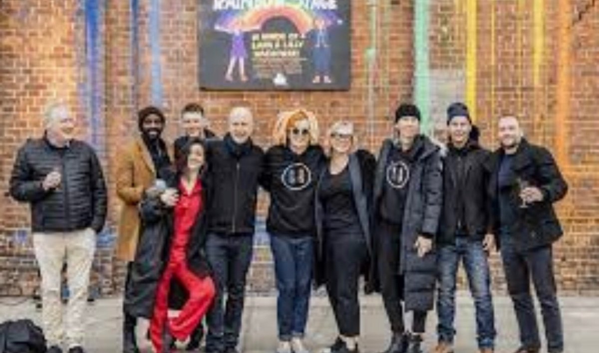 AnnMariaReeves's tweet image. #VillageRoadshow has lost EVERYTHING because of #TheMatrix4, #Covid19, AND THUS #AlexandraGrant! 🎈
—&amp;gt; This is a moment to #CELEBRATE… here is a photo to commemorate FILMING, and the things IMPORTANT to #TheDirector!🎈
CONGRATULATIONS TO ALL THOSE INVOLVED!  🥷Eve, #KeanuReeves.