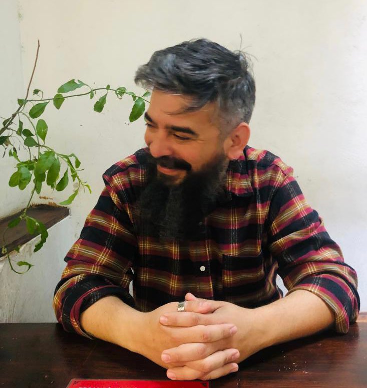 #AHORA | En #PerdidosEnLaTierra 🌎 <a href="/MiriMolero/">Miri Molero</a> recibe en el #MOMO a Diego Rosake (<a href="/Bati_duende/">Diego Rosake</a>), editor de <a href="/Hdediciones/">HD ediciones</a>. 

💻 provinciaradio.com.ar