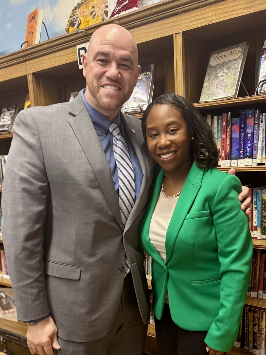 AnibalSolerJr's tweet photo. Beyond proud of my dear friend and former colleague Dr. Lorenda Chisolm on her appointment tonight as the next Superintendent of @GreenburghCSD. She will do great things for the children, families and staff under her watch. 🙌🏼🙏🏼💚💛🦅 https://t.co/iMc5zk0kmB