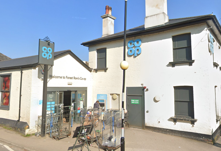 SussexIncidents's tweet photo. Plain-clothed officers patrolled the Co-op in Forest Row on March 8, stopping 5 offenders (4 were youths) amid a rise in shoplifting.
π 25 past offences linked to those stopped via CCTV.
Police are working with the youth justice service to prevent reoffending.
#ForestRow #SussexPolice #Shoplifting #CrimePrevention #CommunitySafety @AboutEG