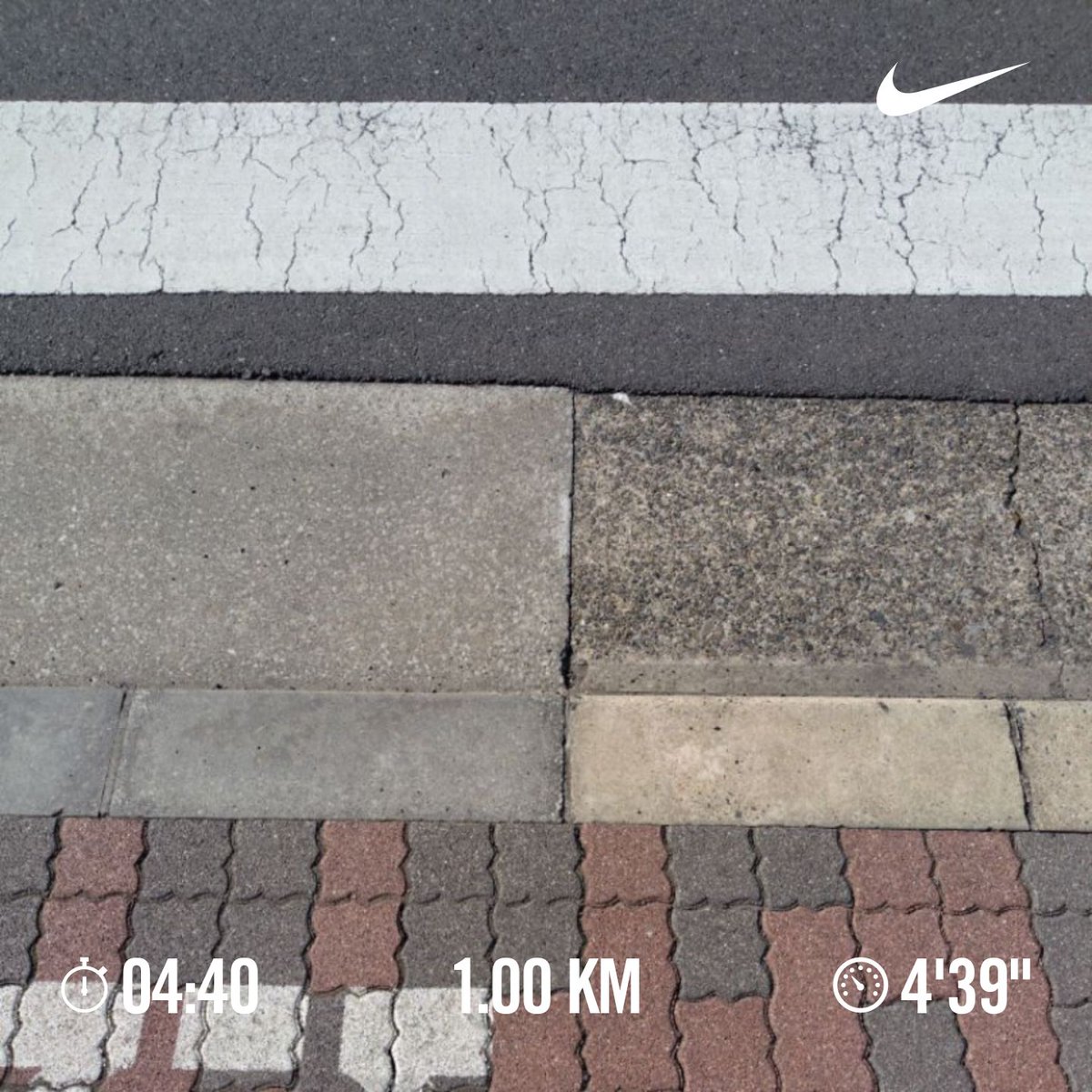 ★ ラン記録  第111話 ★

R7、3月21日  8時00分
体調、7割好調！

ストレッチ、10分。

アップ、1km(4分40秒)
リカバリー、約10分。

250mインターバル × 4本
設定 ➡ 1分以内。あいだの休憩1分。

#ランニング #running
#筋トレ
#陸上 #陸上競技
#中距離ランナー