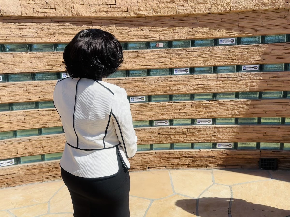 PHXdistrict8's tweet photo. Honoring the lives and dedication of public servants at the Phoenix Employee Memorial Ceremony. Remembering Officer Zane Coolidge & retired Deputy Chief Don Williams. Grateful to all who stood with their families. Their legacy lives on. ๐๐๐
#PhoenixStrong #InMemory https://t.co/azV6j2nx6v