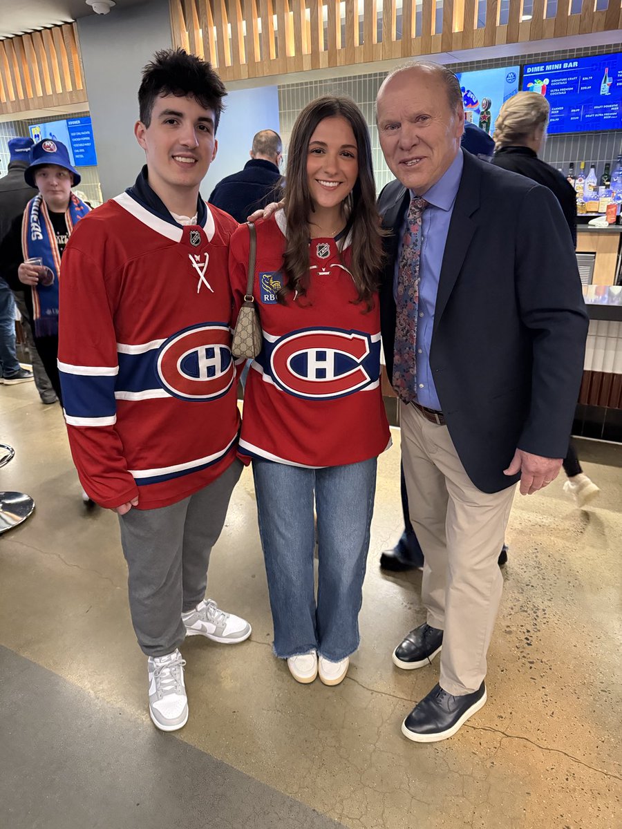 I love hockey fans, their dad made them wear the jersey