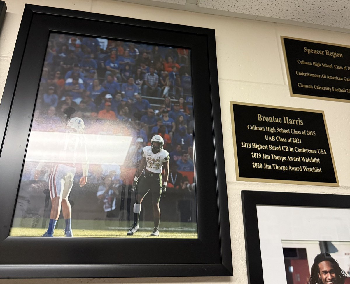Proud to have Cullman High School Football alum, UAB Athletics Football legend, and former member of the LA Rams Brontae Harris stop by and invest in our young men on a cold spring football day 🦾 #GiveBack #PayItForward #BearcatFAM1LY