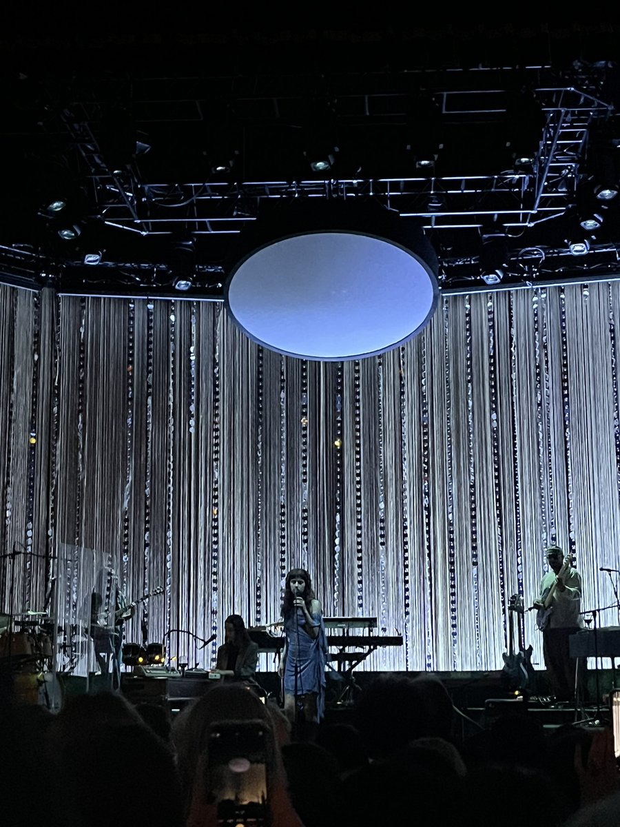 oliviajbbbb's tweet image. goodbye charm tour 🐇 charm is a masterpiece i love it and I i love u!! thank YOU for your time!! 🐇🪄🧚✨
@clairo